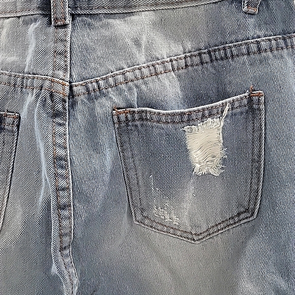 Lea & Viola Embellished Boyfriend Jeans - Picture 8 of 9